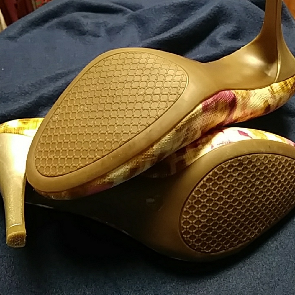 Heels - Picture 3 of 4